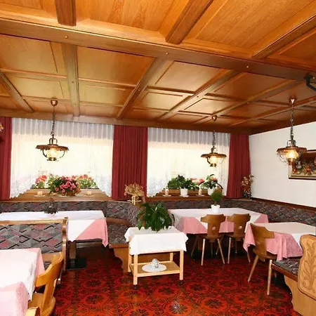 Hotel Luxury B&B August 3*